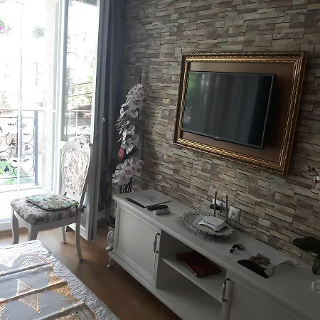 In Sweet Homes 3 Apartament
